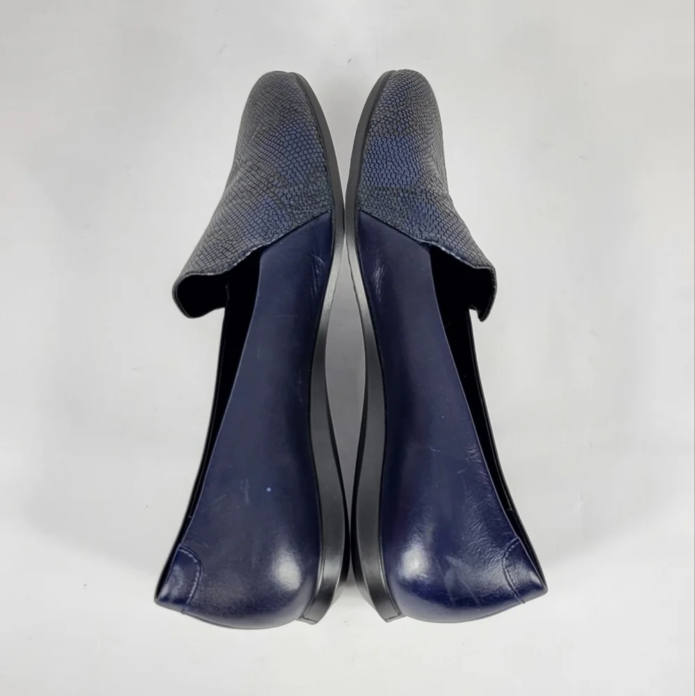 Ecco Women's Shimmering Navy Loafers #755 Size EU 40 (US 9-9.5)